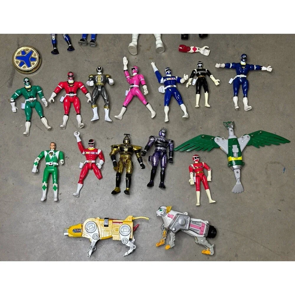Lot Of 20 Assorted Power Ranger Figures Vintage and Modern